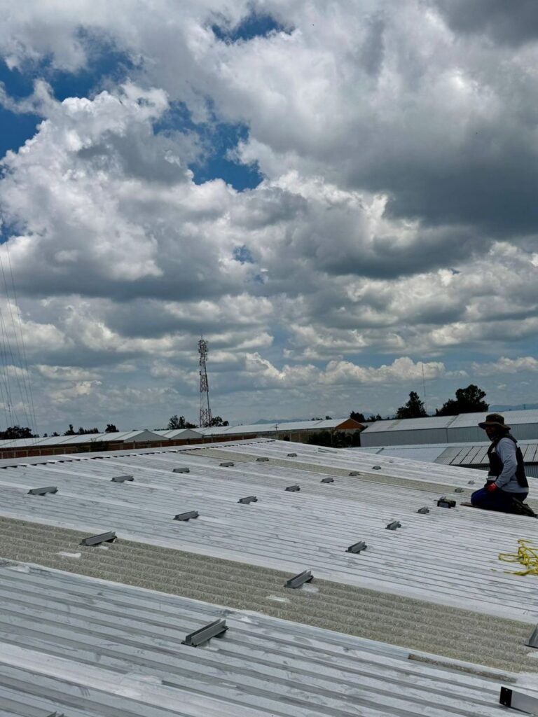 Montaje de rieles para paneles solares